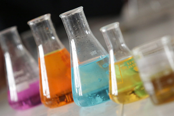 主要研發(fā)、銷(xiāo)售熒光增白劑、醫(yī)藥中間體、電子化工產(chǎn)品品等精細(xì)化工產(chǎn)品